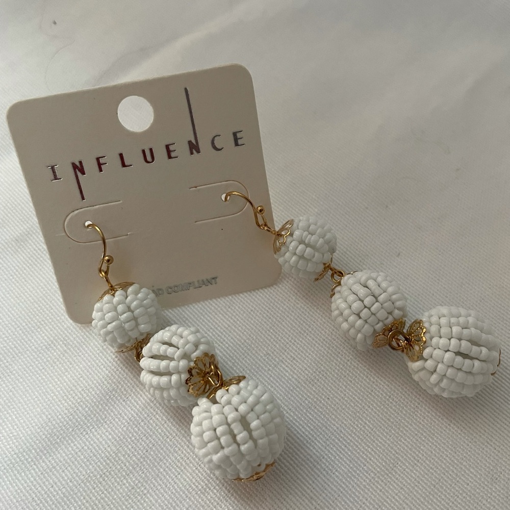 White beaded earrings - Fashion jewelry